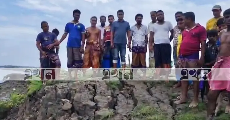 খোলপেটুয়া নদীর বাঁধে ধস